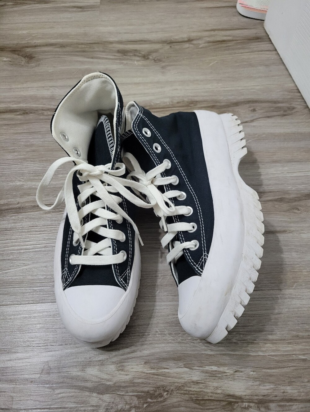 Converse Hidh Top Platform Sneakers Size 7.5